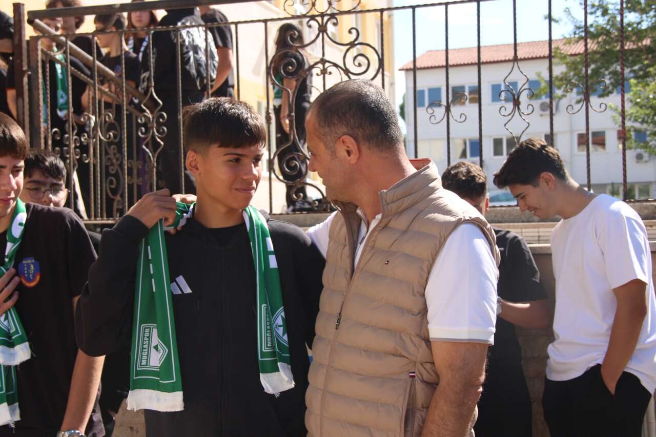Muğlaspor’dan Gençlere Ziyaret: Futbolcular Öğrencilerle Buluştu 3